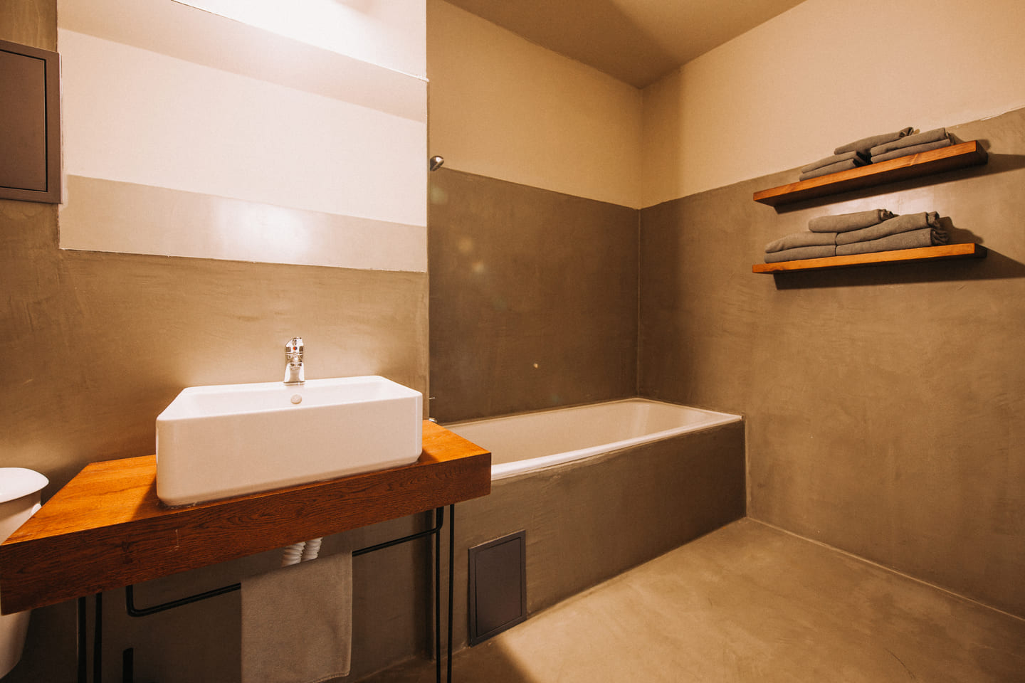 App_2_Bed_Bathroom_1.jpg