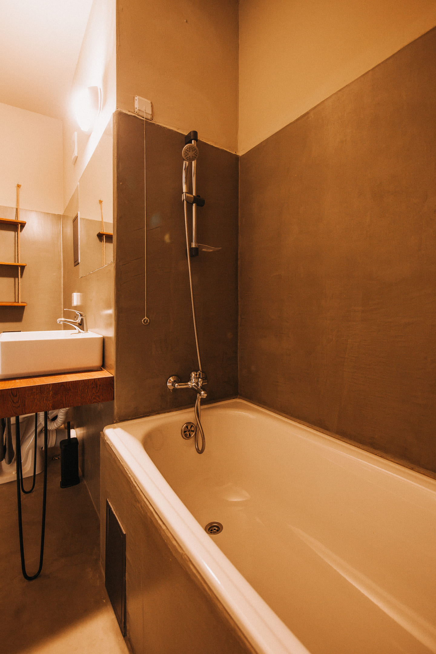 App_2_Bed_Bathroom_3.jpg