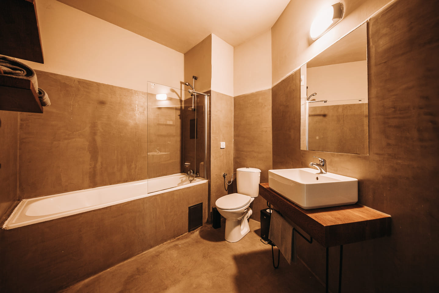 Studio_Seaside_Bathroom.jpg