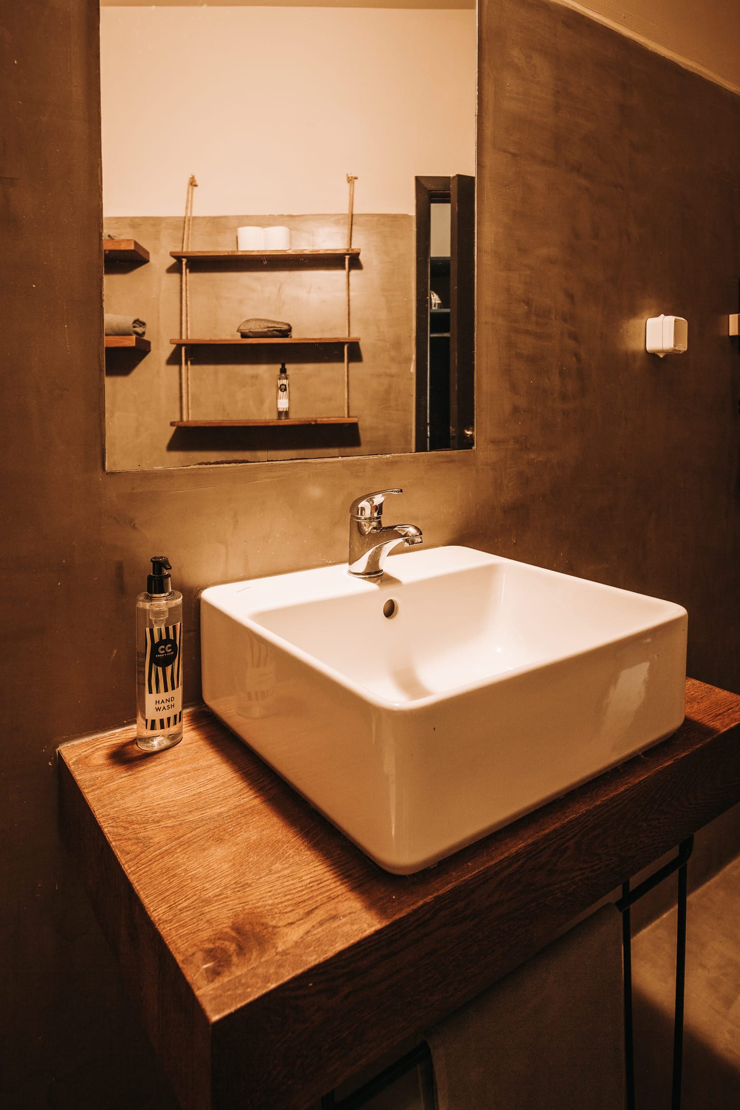 Studio_Seaside_Bathroom_1.jpg