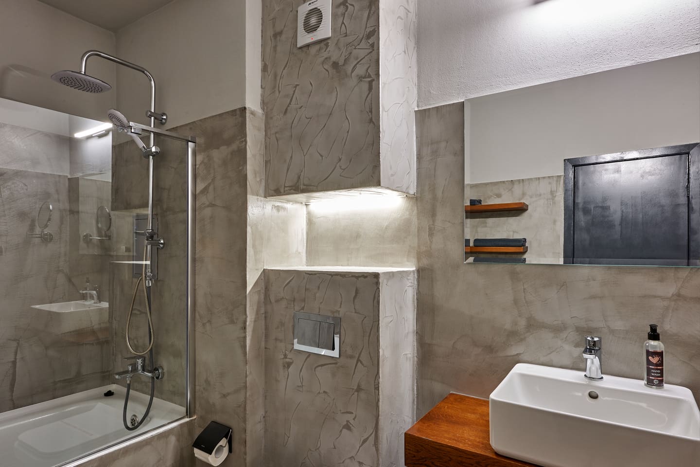 Superior_Sea_Bathroom_1.jpg