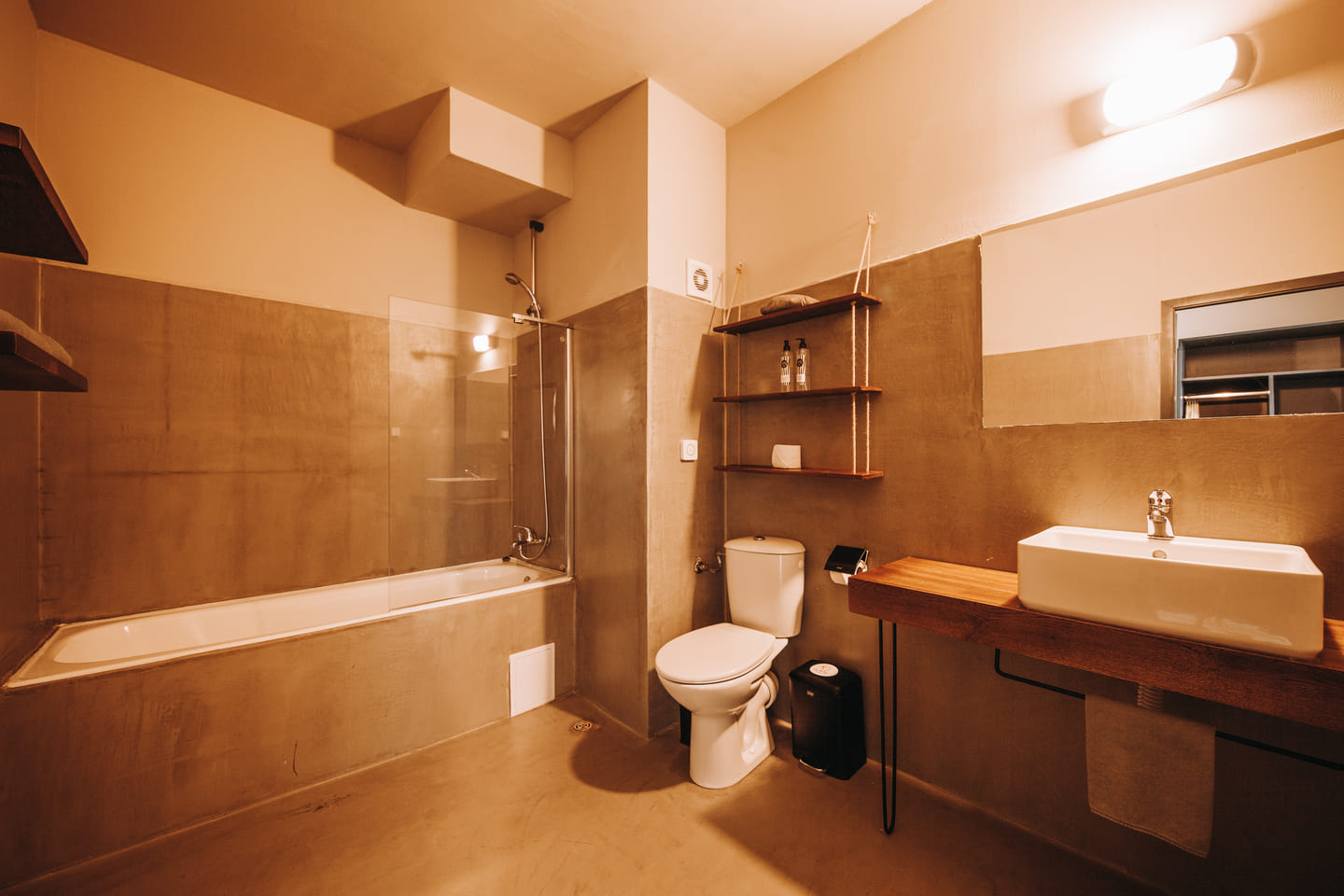 Superior_Sea_Bathroom_4.jpg