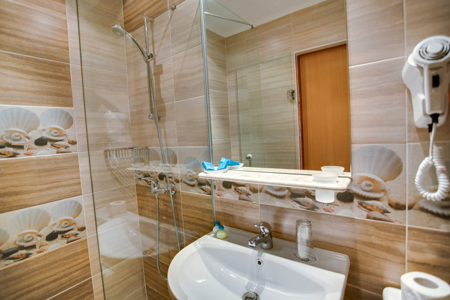 SGL_Bathroom_1.jpg
