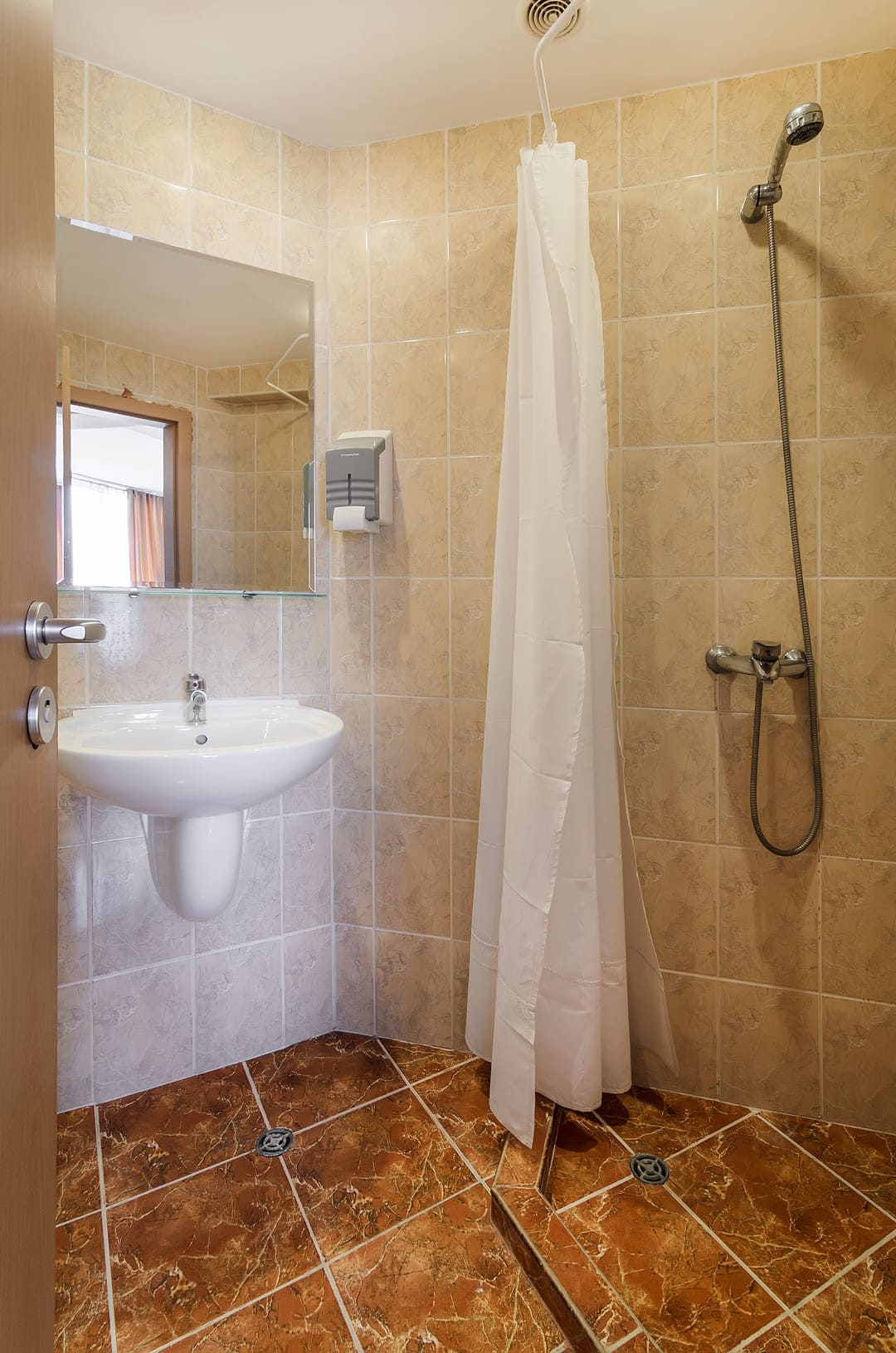 Bathroom_2.jpg