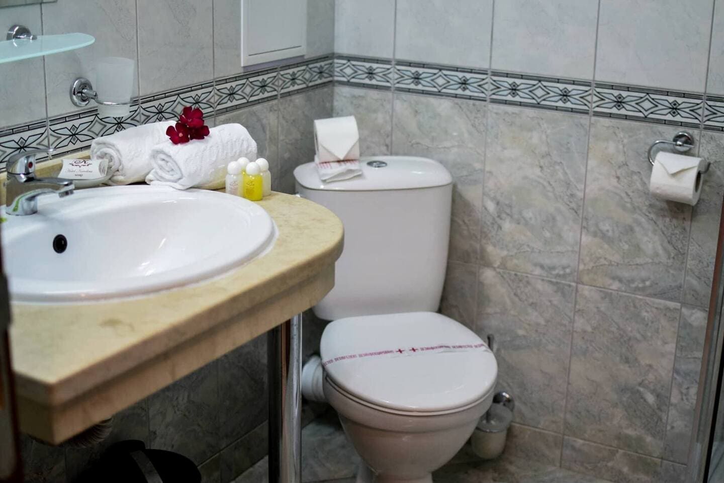App_Bathroom_2.jpg