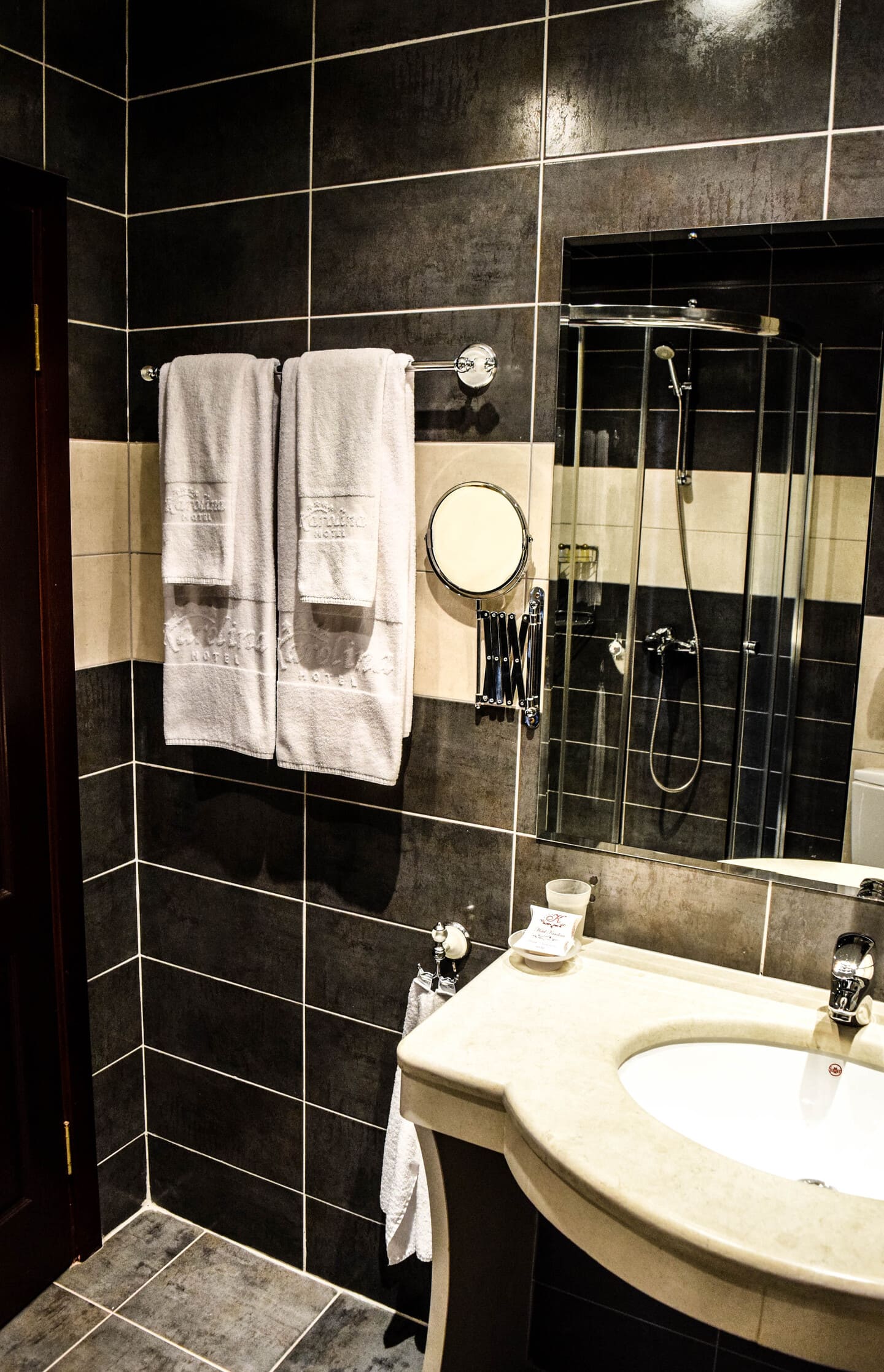 Suite_Junior_Bathroom_1.jpg