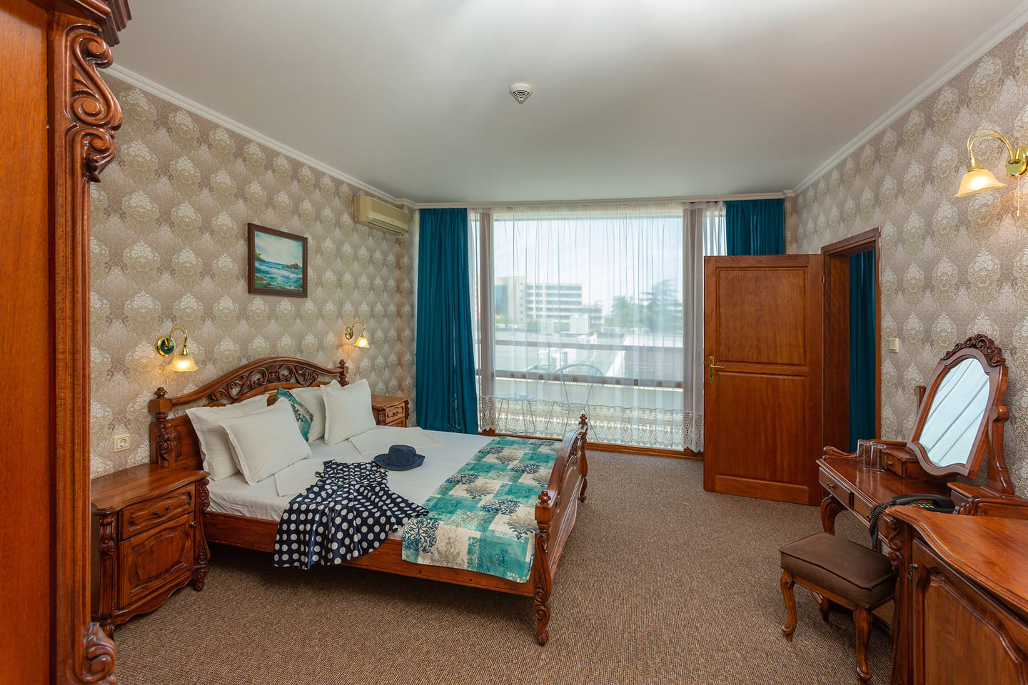 App_1_Bed_4.jpg