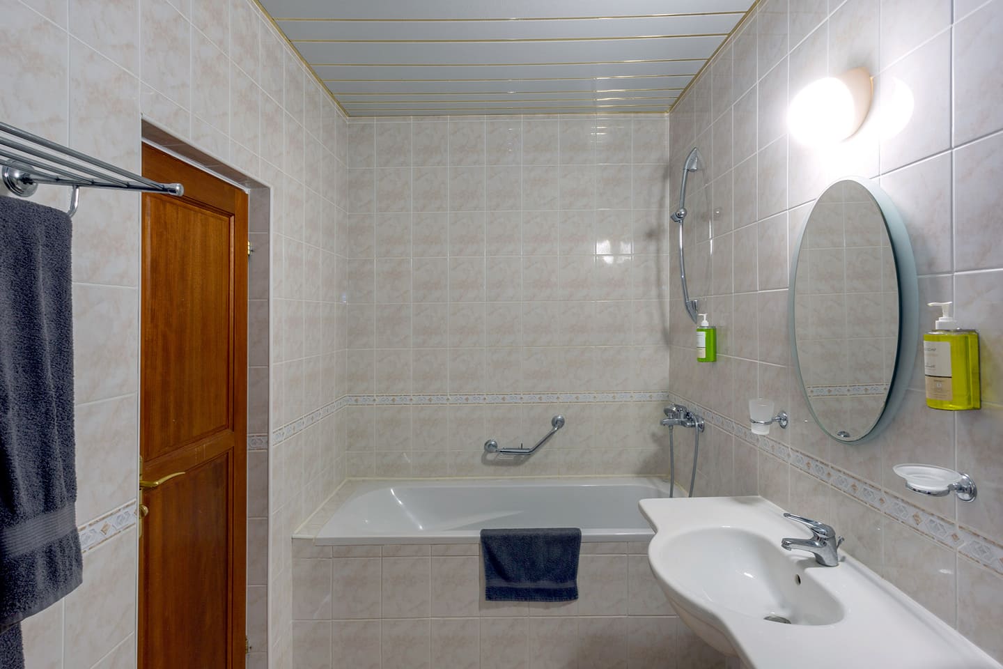 DBL_Standard_Bathroom_3.jpg