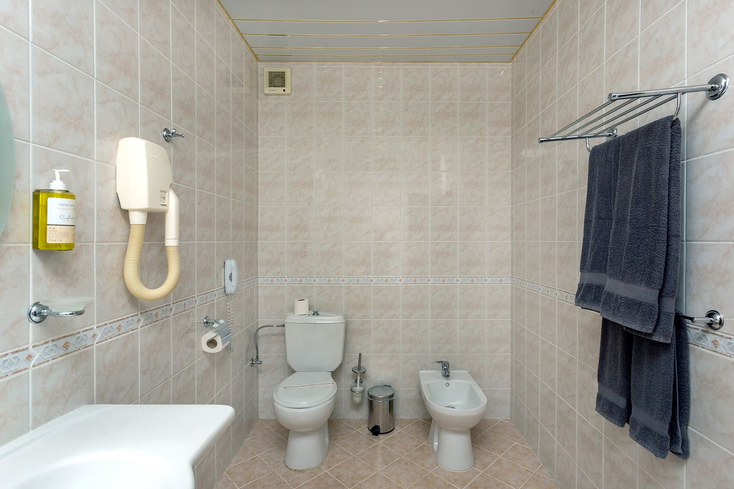 DBL_Standard_Bathroom_4.jpg