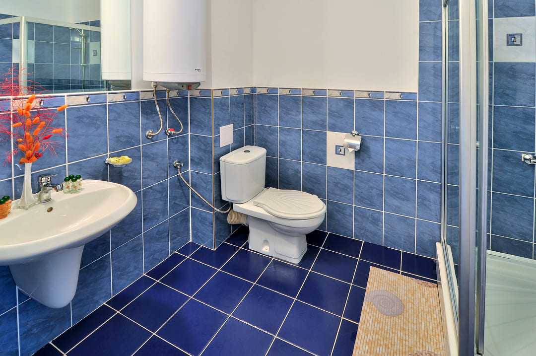 App_2_Bed_Bathroom_1.jpg