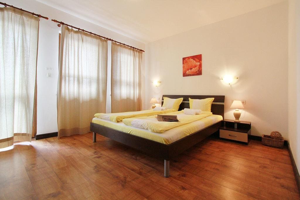 One_Bed_0.jpg