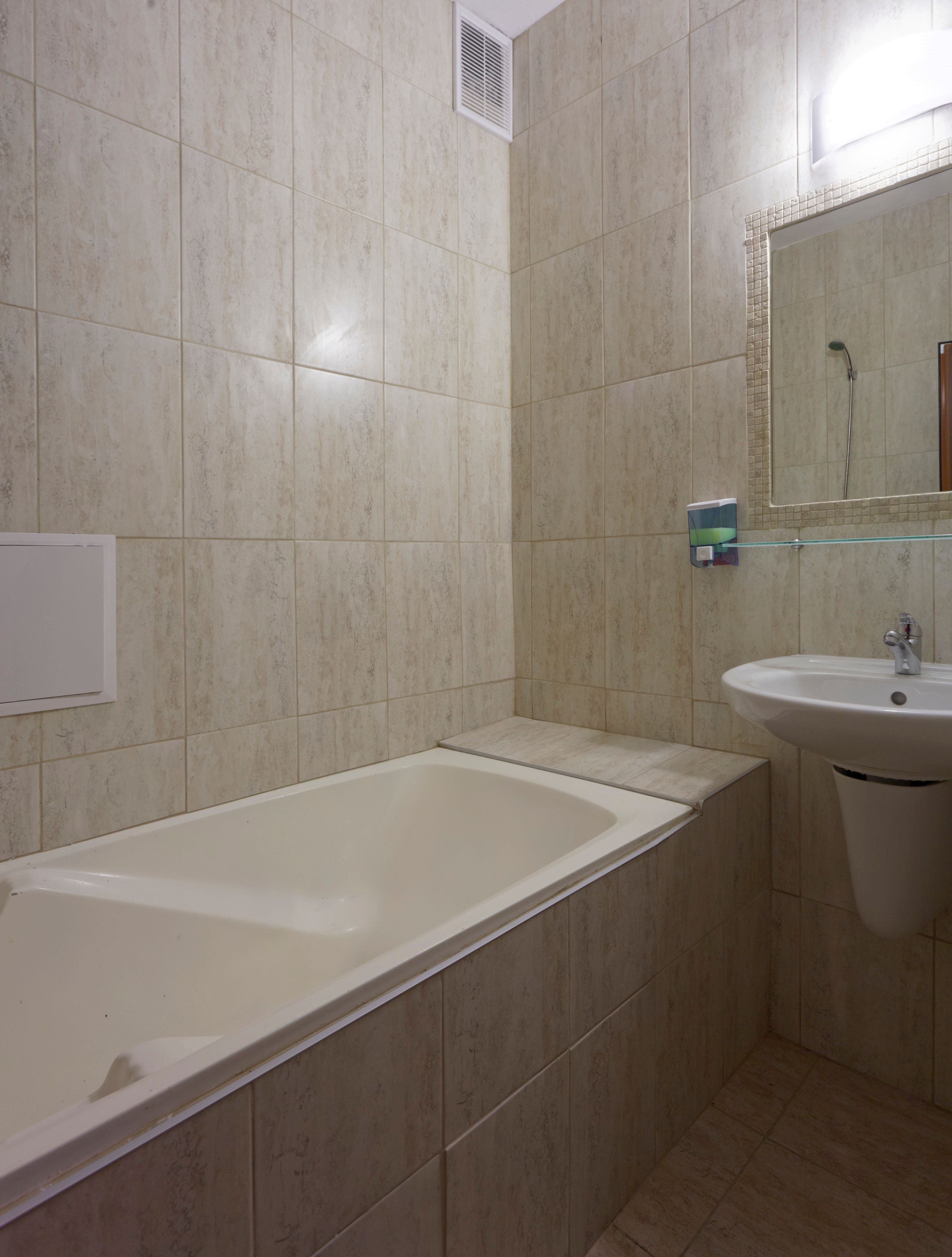 FAM_Standard_Bathroom.jpeg