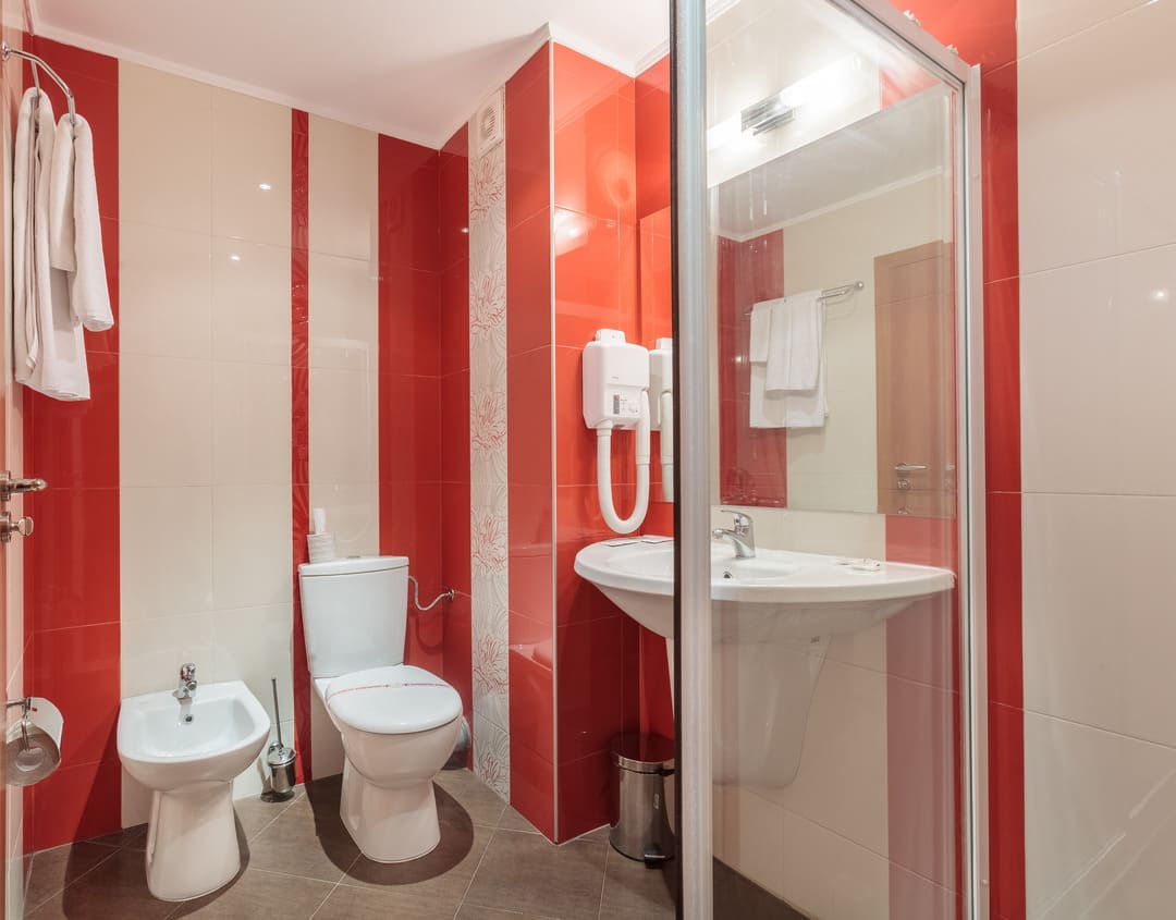 DBL_Bathroom.jpg