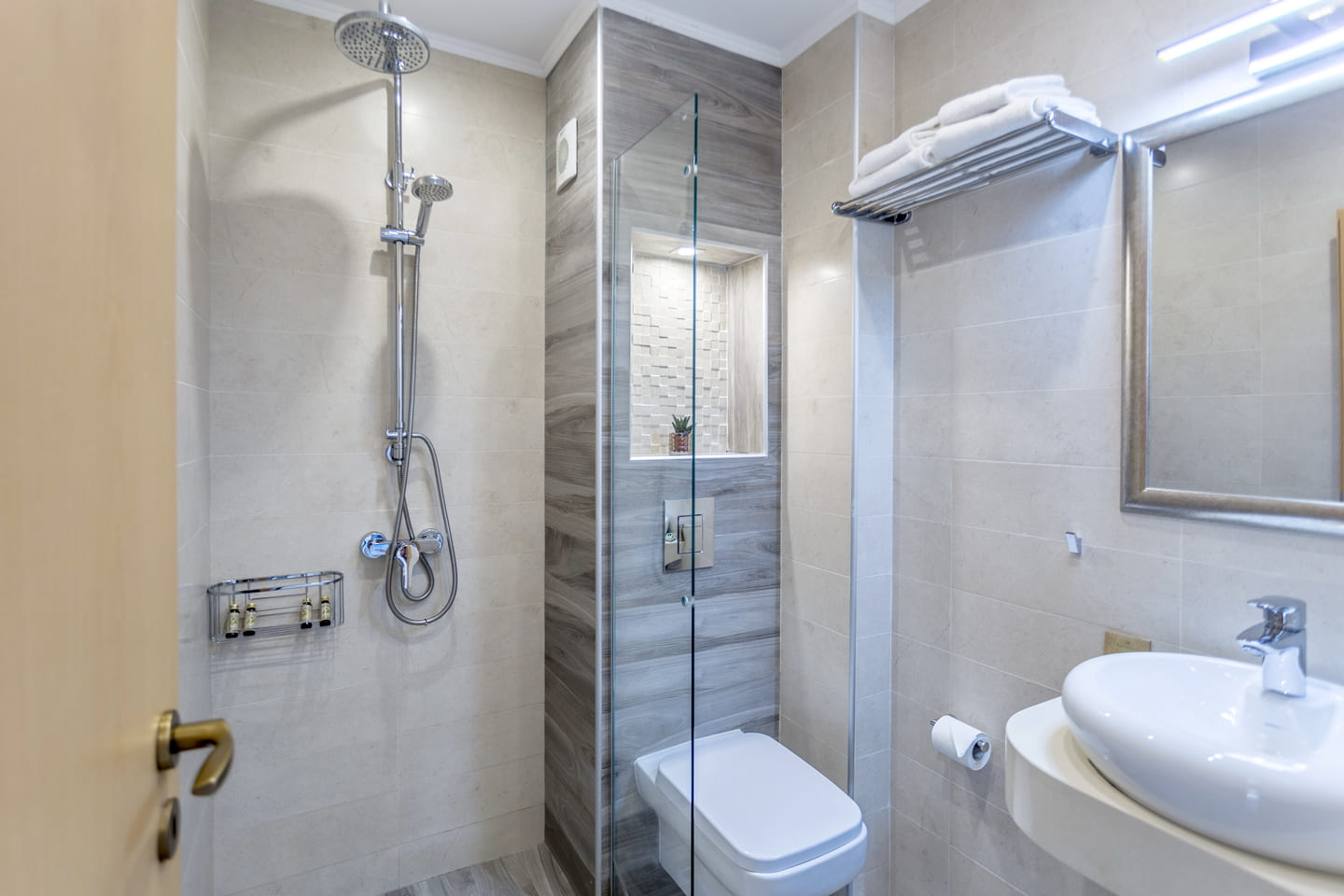 DBL_Lux_SV_Bathroom.jpg