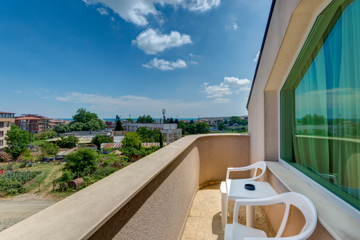 DBL_Balcony.jpg