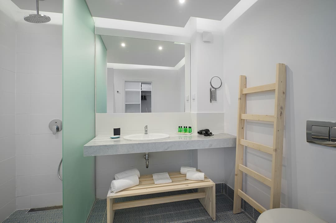 Bathroom_1.jpg