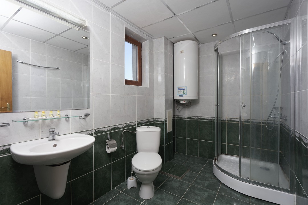 DBL_Sea_View_Bathroom.jpg