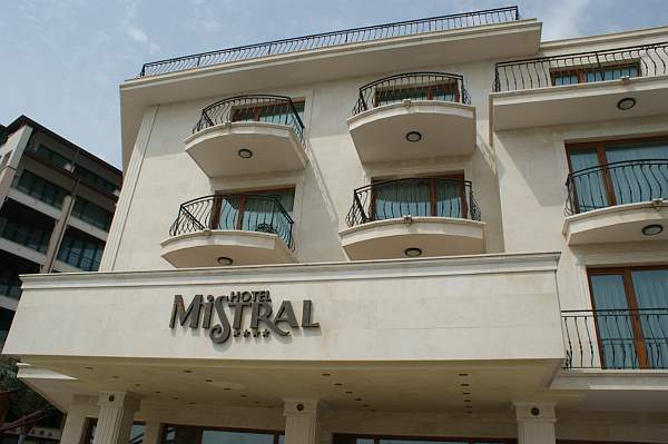 Mistral ****