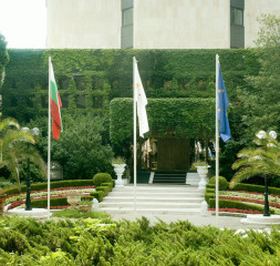 002.jpg