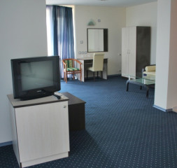 02.jpg