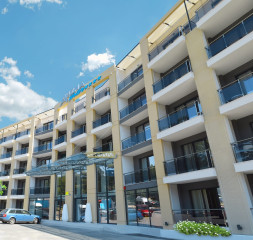 0Hotel_Exterior_1_1.jpg