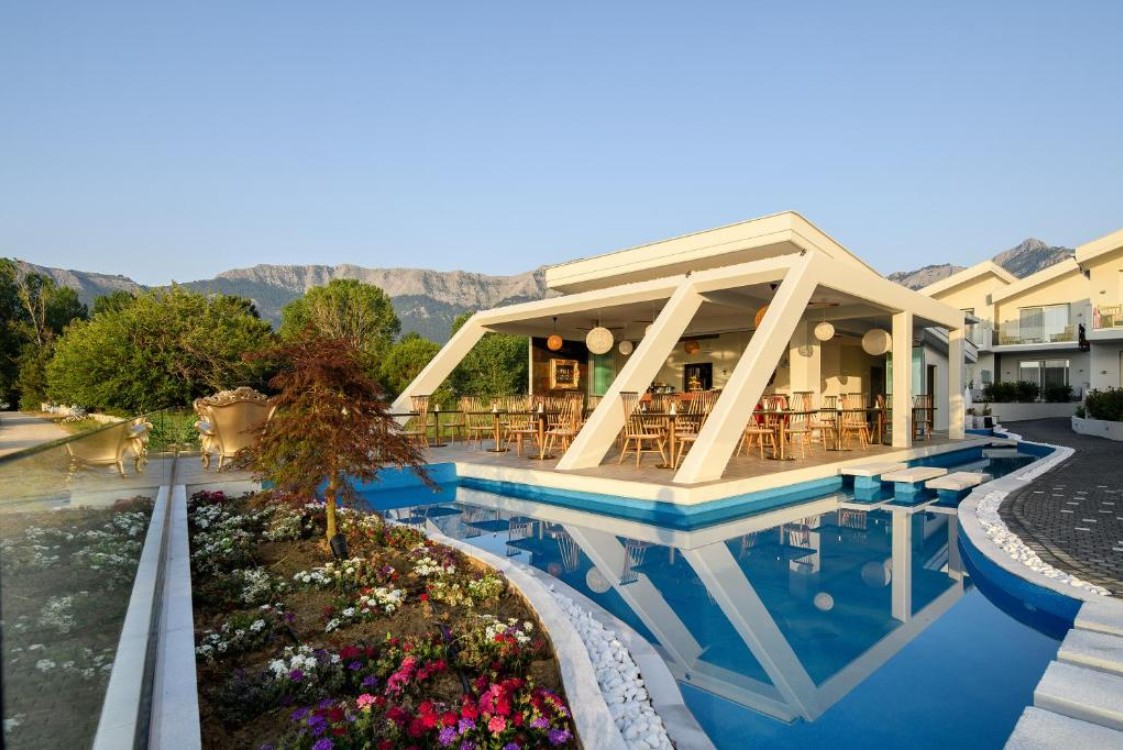 Alexandra Golden Thassos Boutique *****