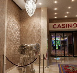 10Hotel_Interior.jpg