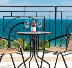 178_Large_Terrace_with_Sea_View.jpg