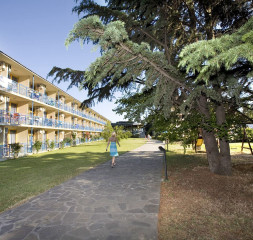 1Hotel_Exterior_1_1.jpg