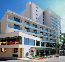 1Hotel_Exterior_1.jpg