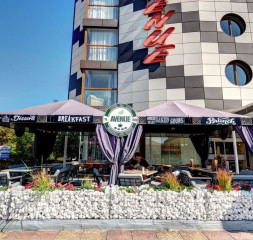 1Hotel_Exterior_2_3.jpg