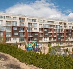 1Hotel_Exterior_2.jpg