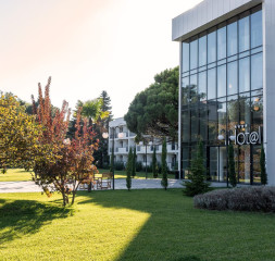1Hotel_Exterior.jpg