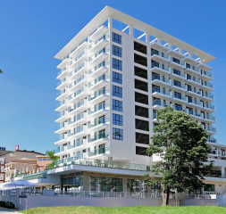 1Hotel_Exterior_3.jpg
