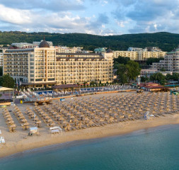 1Hotel_Exterior_3.jpg