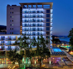 1Hotel_Exterior_4.jpg