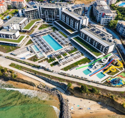 1Hotel_Exterior_4.jpg