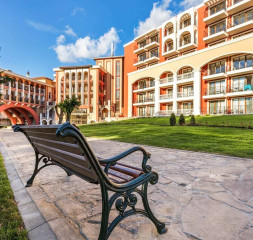 1Hotel_Exterior_5.jpg