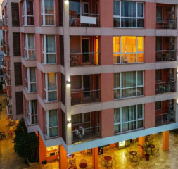 1Hotel_Exterior_6_3.jpg