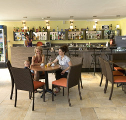 1Lobby_Bar.jpg