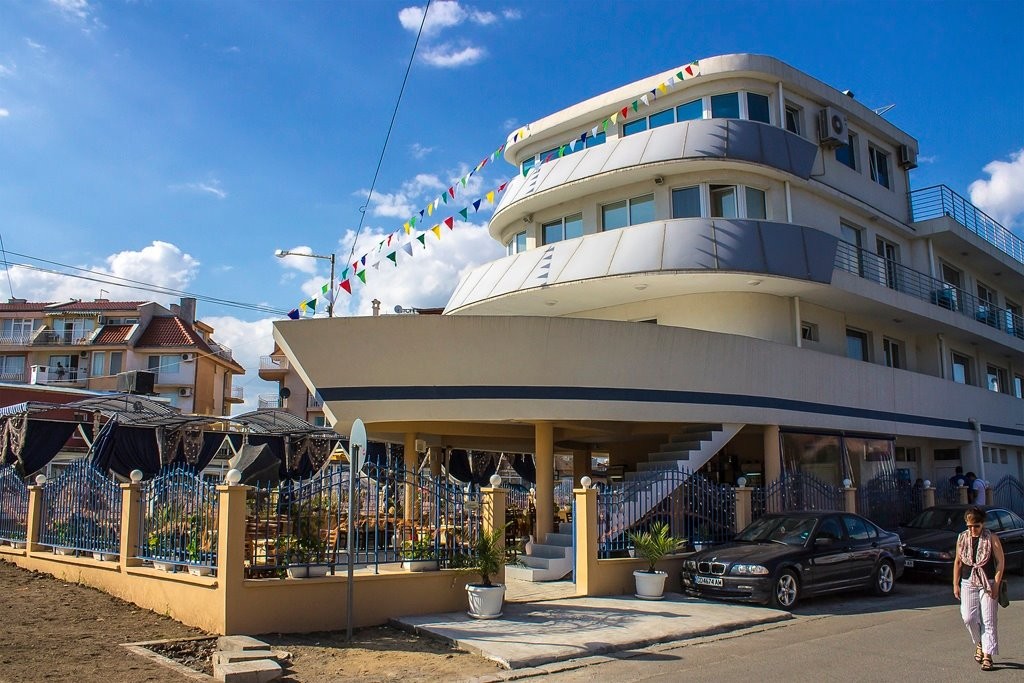 Korab Renesa Family Hotel **