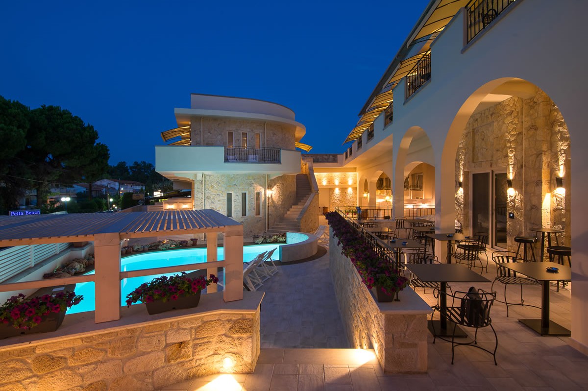 Neikos Luxury Suites ****