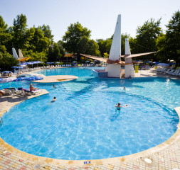 1_Ralitsa_AquaClub_Pool.jpg