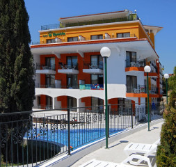 2Hotel_Exterior_2.jpg