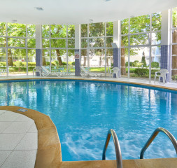 2_pool.jpg