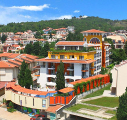 3Hotel_Exterior.jpg