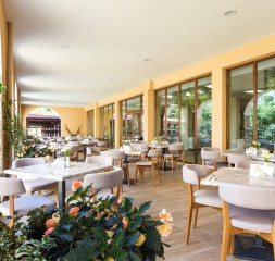 3Restaurant_2.jpg