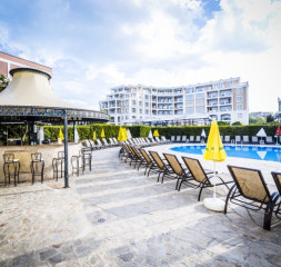 3_Pool_Bar.jpg