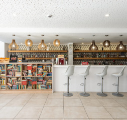 4Lobby_Bar.jpg