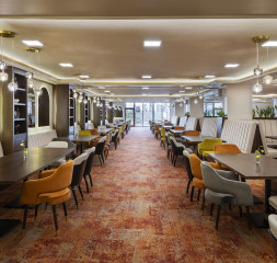 4Restaurant_1_1.jpg